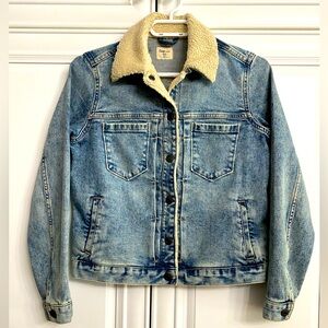 Gap Ladie’s Sz XS Petite Jean Jacket w/Faux Sheep Skin Collar Snaps Down Front